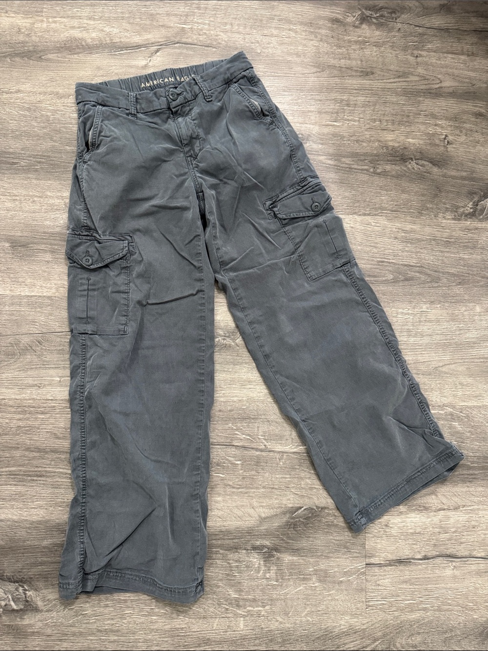 American Eagle Mid Rise Baggy Wide Leg Charcoal Gray Cargo Pants Size 00 Short